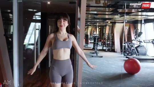 亚裔超美混血御姐【露娜妈妈】性感混血瑜伽宝贝和教练的私人训练课程，穿着性感的紧身瑜伽制服被大屌教练各#性交#挑逗#骚逼#射精#亚裔